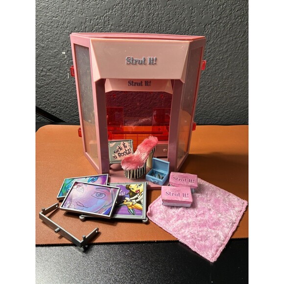 "Strut It! Fashion Boutique Playset Doll Accessory Pink Display Case W/ Extras" - Picture 1 of 5